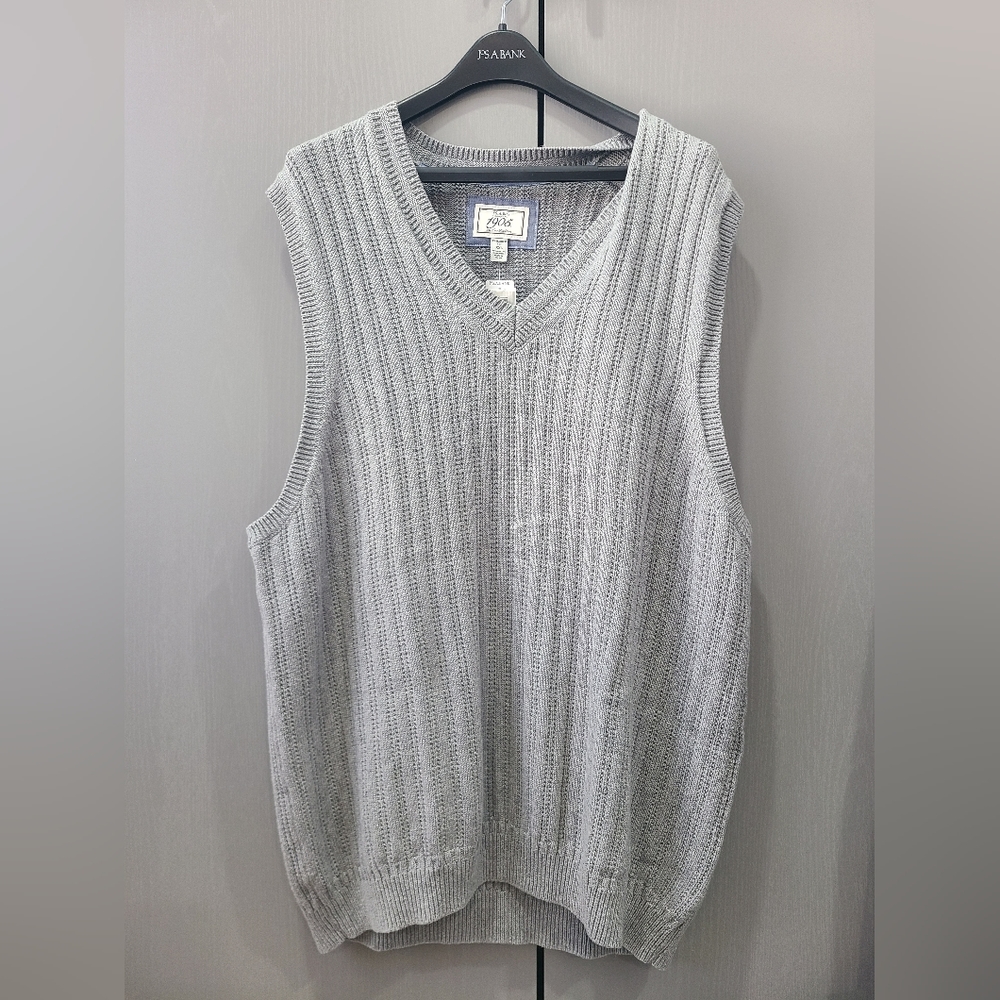 Gray sleevless sweater from Jo's. A. Bank